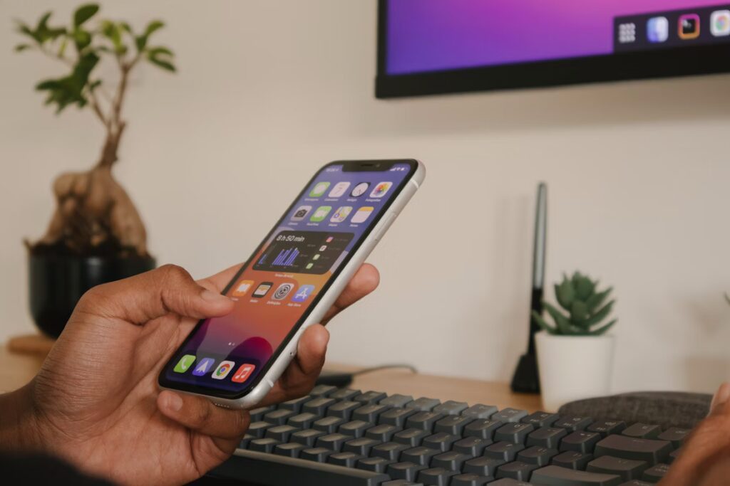 How to Limit Distractions and Stay Focused